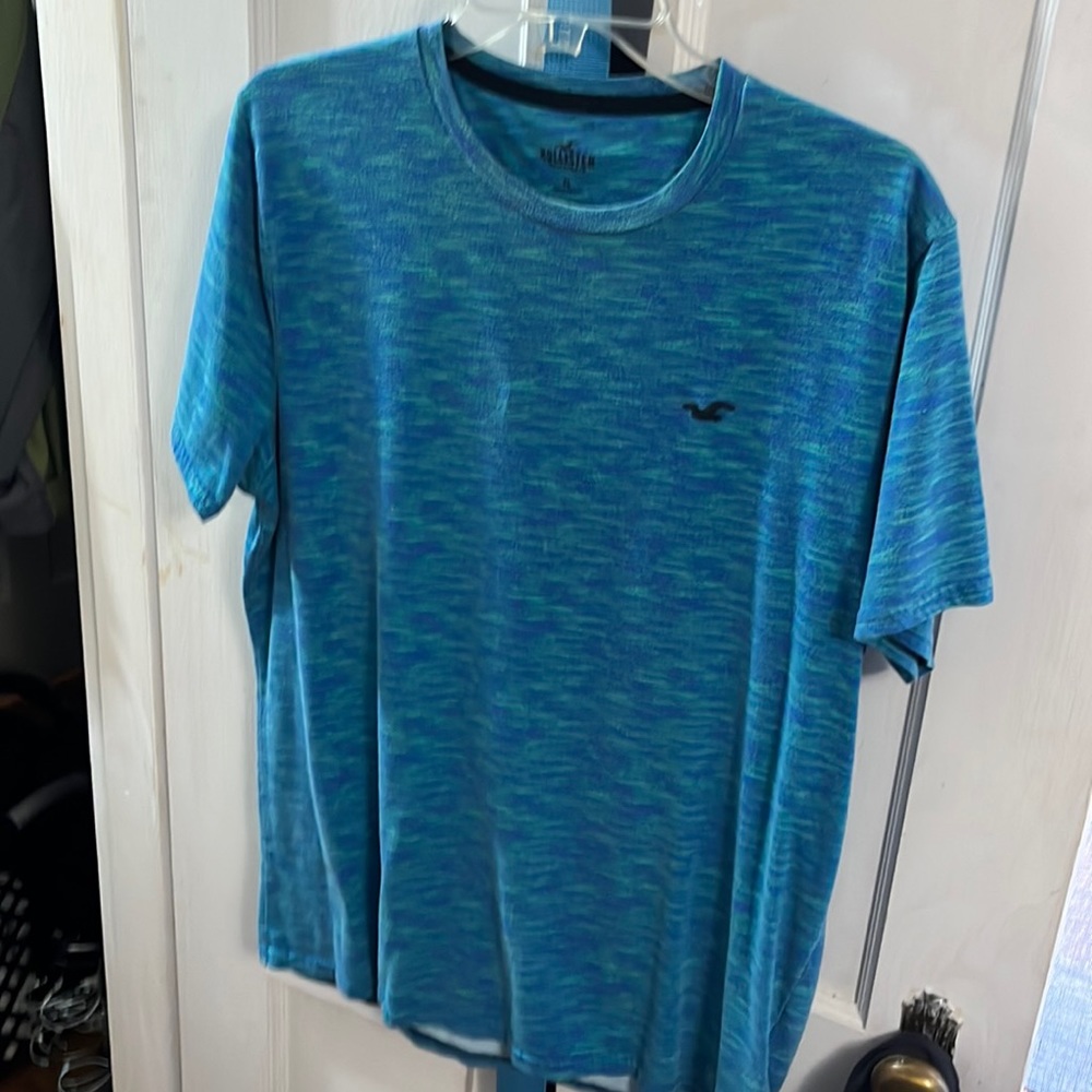 Men’s Hollister shirt